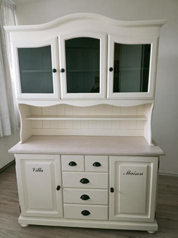 Vintage buffetkast met deurtjes en laatjes gratis ophalen