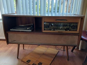 Vintage 60s Stereophonic stereomeubel platenspeler en radio