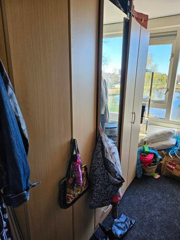 Gratis grote kledingkast