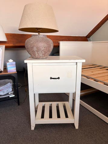 Nachtkastje met lade