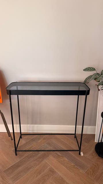 Gratis zwart bijzettafeltje