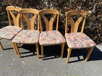 Set van 4 houten eetkamerstoelen met stoffen bekleding