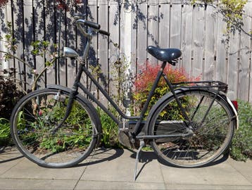 Gebruikte omafiets met terugtraprem - heeft liefde nodig