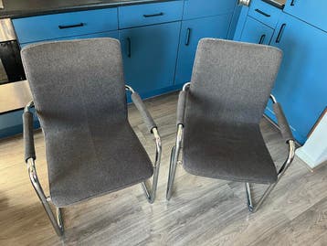 2 eetkamerstoelen