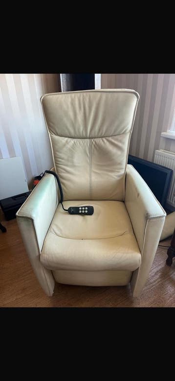 Comfortabele leren sta op stoel met afstandsbediening