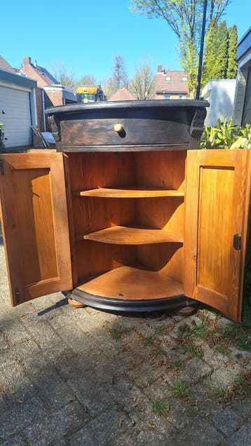 Hoekkastje in prima staat