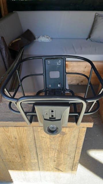 Fietsmandje, voorkant met lampje