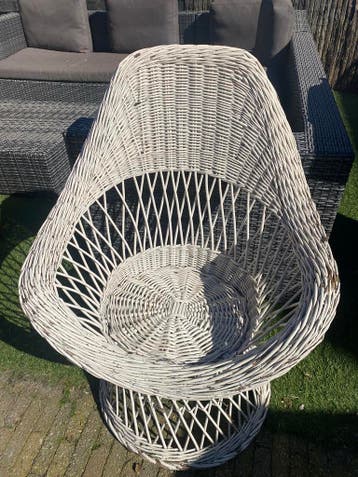 Witte rieten stoel vintage