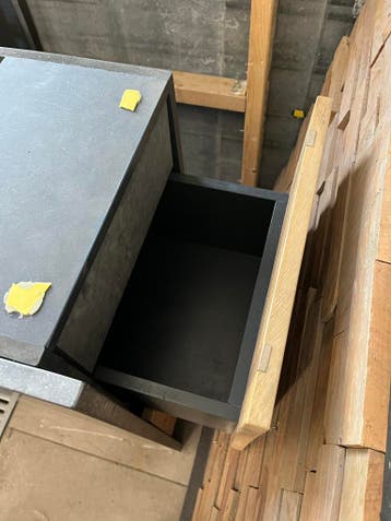 Smalle keukenkast met 2 lades