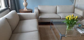 Gratis af te halen: Twee beige banken 2.20 en 2.00 m.