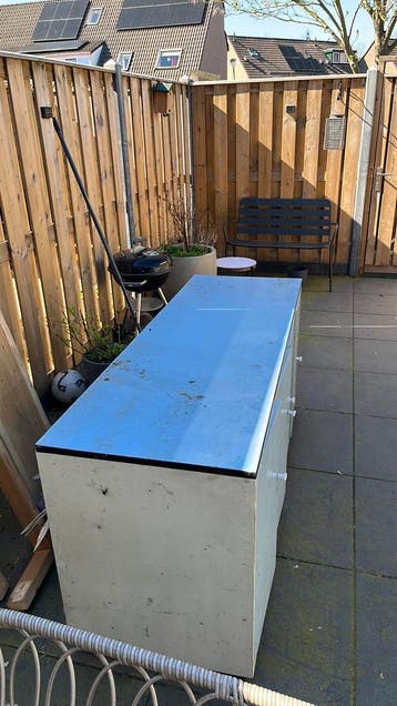 Gratis af te halen, papier/rommel/hobby kast