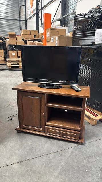 Kast plus Tv. Gratis af te halen