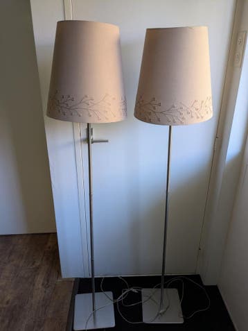 * GRATIS * 2 Ikea vloerlampen rvs + taupe lampenkap