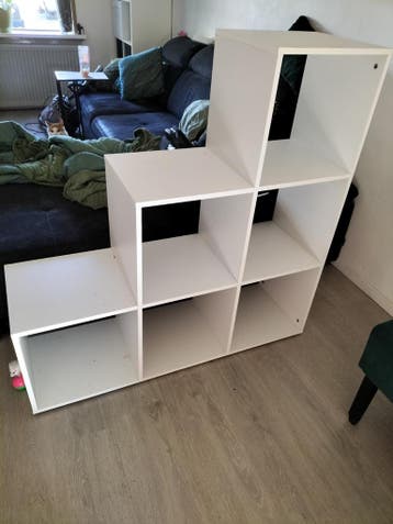 Vakkenkast gratis ophalen, moet nog gedemonteerd worden.