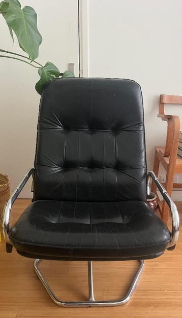 Zwarte fauteuil