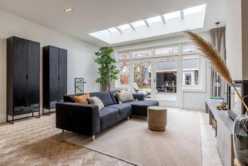 GRATIS ophalen BANK met chaise longue gedeelte.