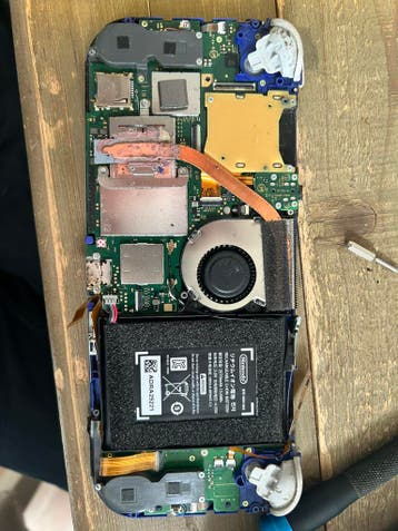 Gezocht: Switch onderdelen of switches met extreme schade