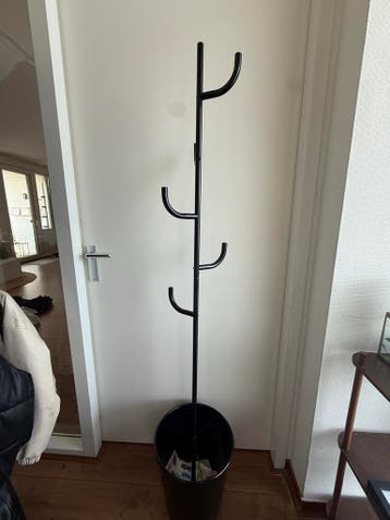 Zwarte staande kapstok - Ophalen zsm!