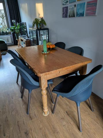 Gratis: eettafel (zonder stoelen)