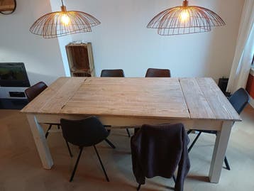 Tafel met opbergruimte