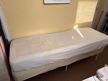 Eenpersoonsbed met matras 70 x 200 cm