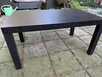 Zwarte houten salontafel op te halen in Arnhem