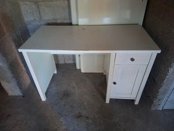 Gebruikt bureau met lade en kastje