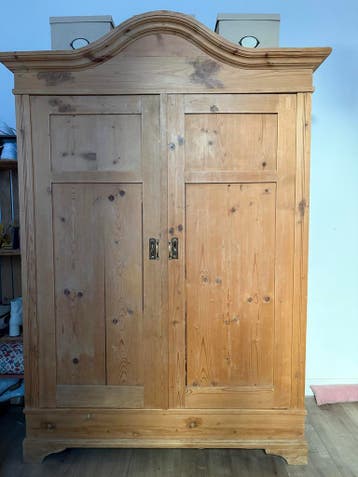 Gratis: Kledingkast, vrijdag 10 of zaterdag 11 april ophalen