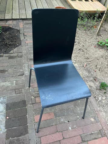 4 zwarte IKEA stoelen