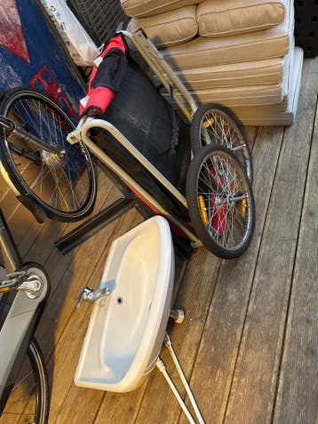 Fietskar en gootsteen + kraan