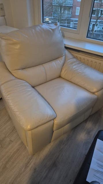 Roomwitte leren fauteuil - gratis af te halen