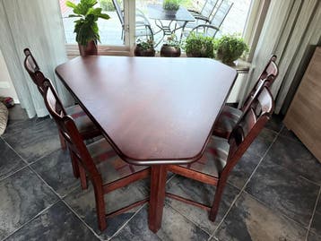 Eethoek massief eiken met 4 stoelen