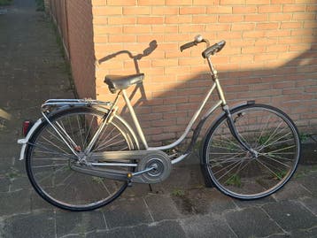 Ivm ruimte gratis Damesfiets een goed werkende.