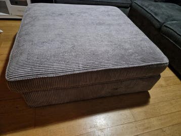 Grijze ribstof poef - Comfortabel en stijlvol