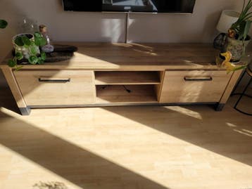 GRATIS stijlvol TV-meubel