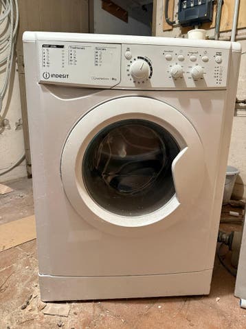 Wasmachine gratis af te halen. Uit 2016.