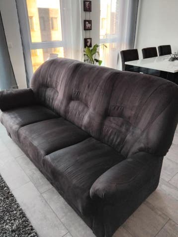 Zwarte bank 3 zits, evt. 2 zits erbij gratis af te halen