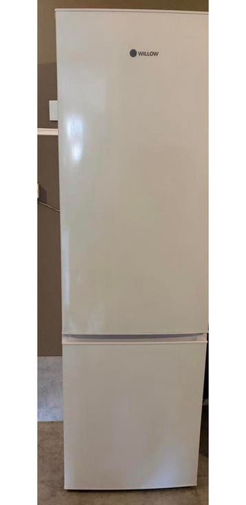 Willow Koelkast met vriesvak. Moet direct weg!