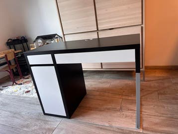 gratis Ikea bureau kastje zwart met wit deurtje