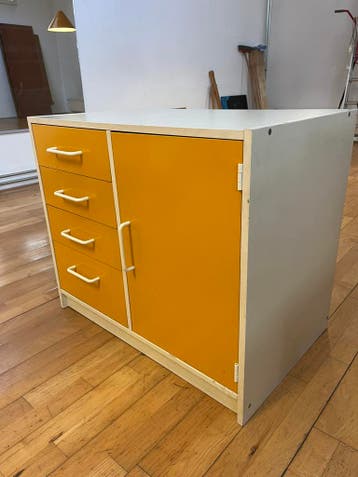 Retro geel wit kastje