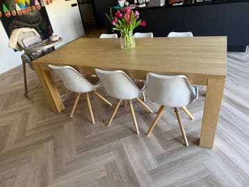 Eettafel met 6 stoelen