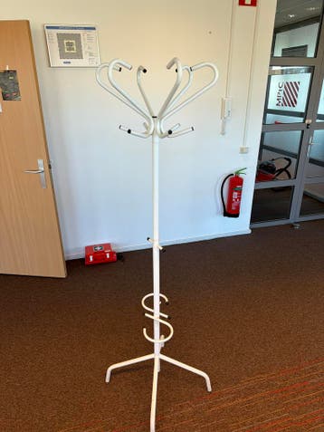 Witte staande kapstok