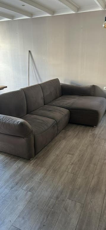 Bank met brede chaise longue