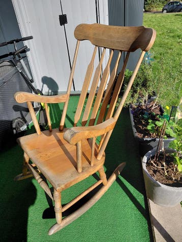 Houten schommelstoel