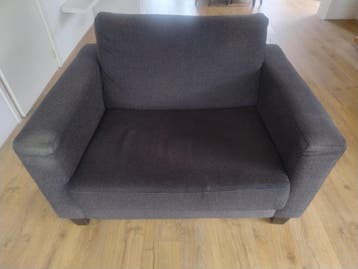 Brede stoffen fauteuil. Gratis af te halen.