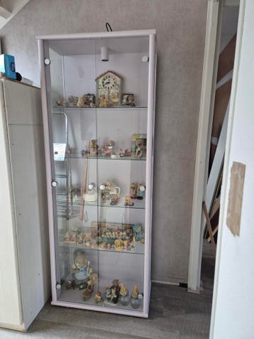 Vitrinekast lichtroze/lila met lampje