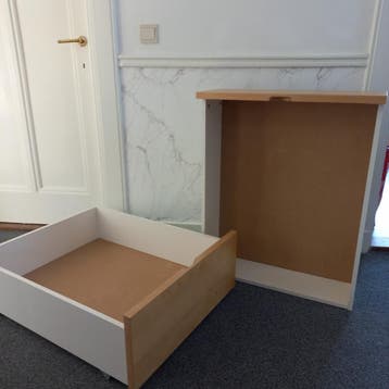 Gratis onderschuifladen ( 83x66x18) op wieltjes