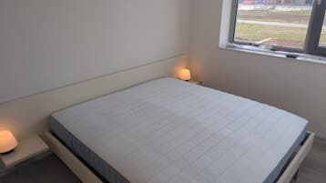 Goossens bedombouw 180x200 met lattenbodems en achterwand