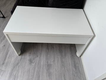 Wit IKEA bureau
