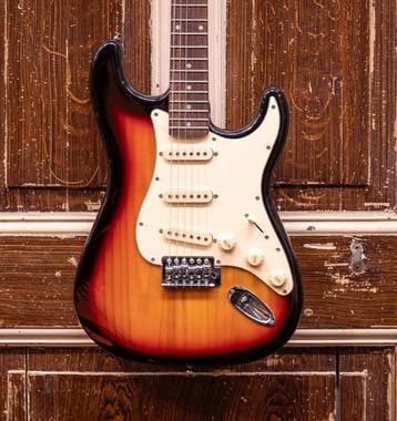 Gezocht: defecte, kapotte elektrische gitaar